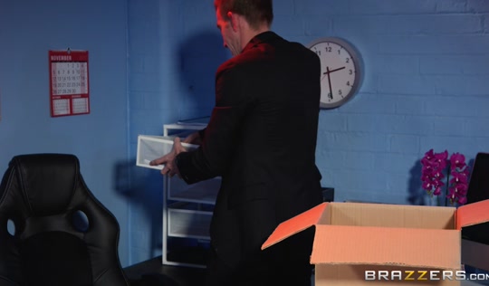 Харассмент и увольнение - манагер разводил на секс сотрудниц